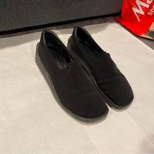 (1) Trendy Pair Of Black Donald J. Pliner Slip-On Loafers Women’s Size 8.5